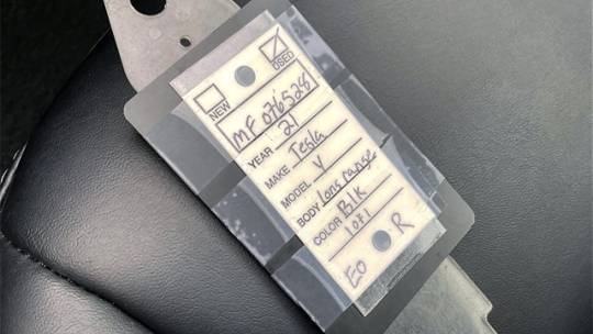 2021 Tesla Model Y 5YJYGDEE0MF076528