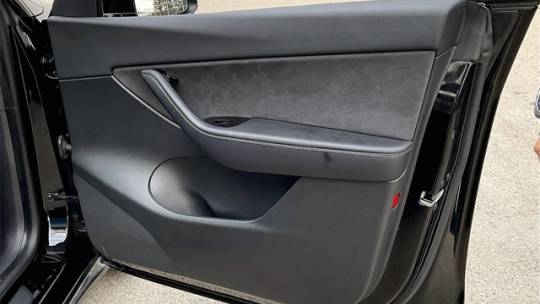 2021 Tesla Model Y 5YJYGDEE0MF076528