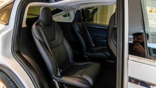 2016 Tesla Model X 5YJXCBE44GF015061