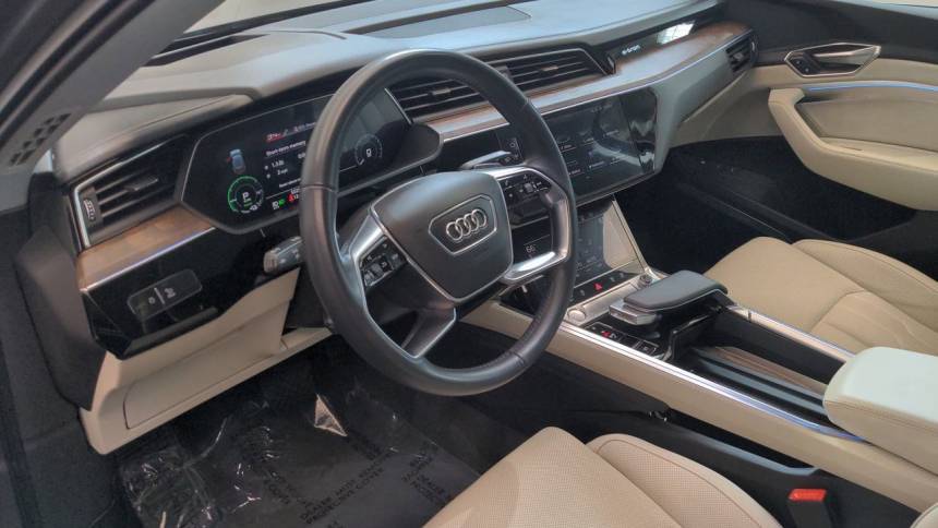 2019 Audi e-tron WA1VAAGE4KB009683