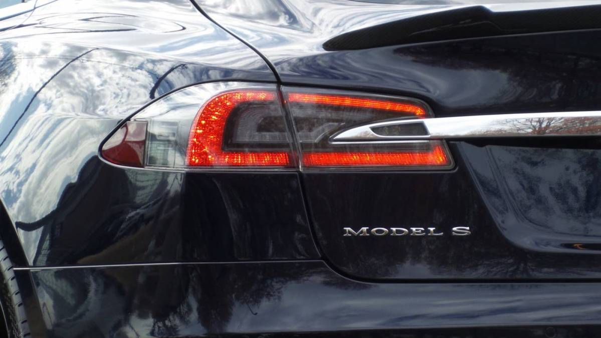 2014 Tesla Model S 5YJSA1H27EFP63725