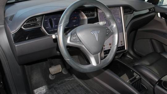 2018 Tesla Model X 5YJXCDE29JF113438