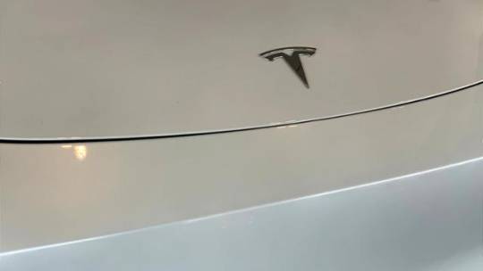 2020 Tesla Model Y 5YJYGDEEXLF008333