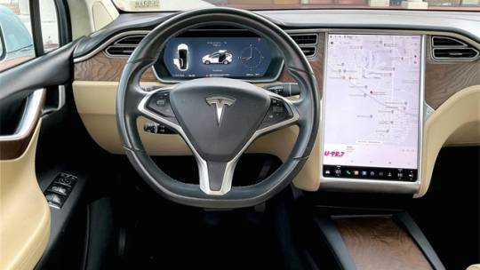 2017 Tesla Model X 5YJXCDE27HF044145