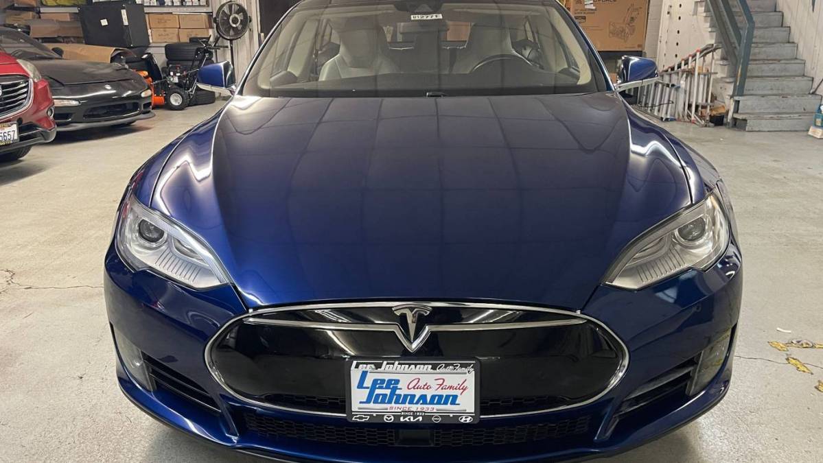 2015 Tesla Model S 5YJSA1E18FF118126