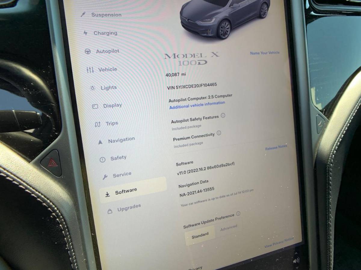2018 Tesla Model X 5YJXCDE20JF104465