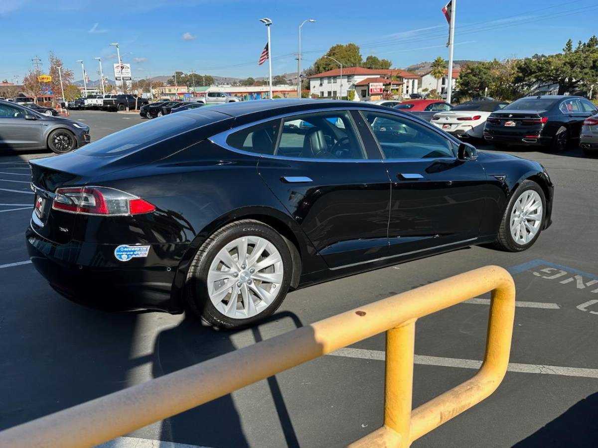 2018 Tesla Model S 5YJSA1E29JF281546