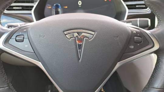 2015 Tesla Model S 5YJSA1H22FF093924
