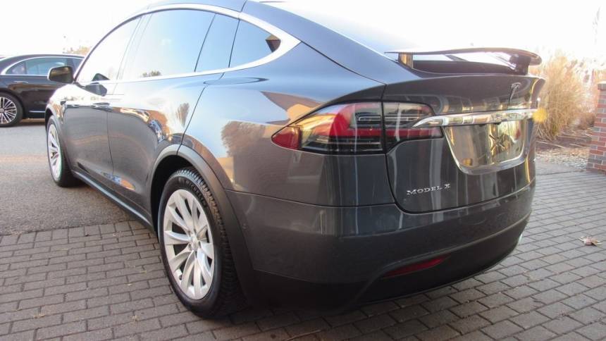 2018 Tesla Model X 5YJXCDE28JF121076