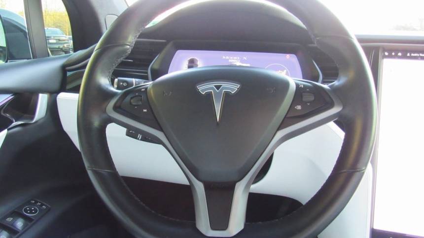 2018 Tesla Model X 5YJXCDE28JF121076