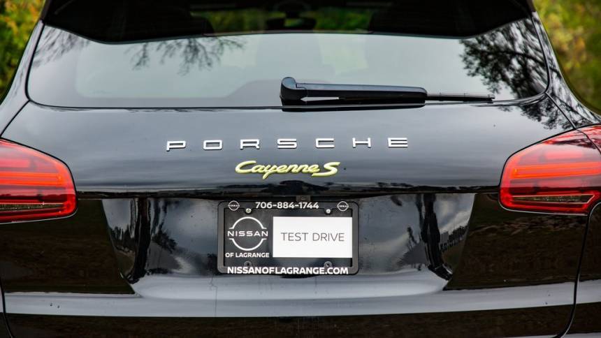 2017 Porsche Cayenne WP1AE2A28HLA75927