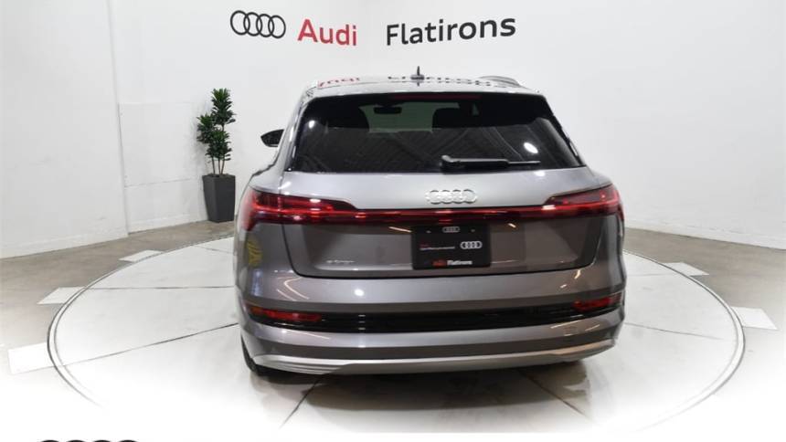 2019 Audi e-tron WA1LAAGE7KB013895