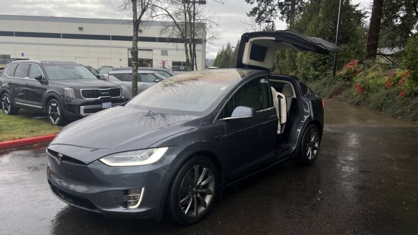 2018 Tesla Model X 5YJXCAE2XJF120655