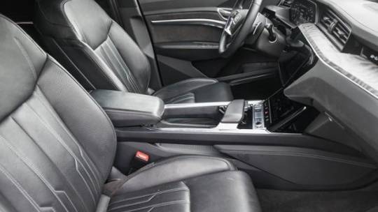 2019 Audi e-tron WA1VAAGE4KB008243