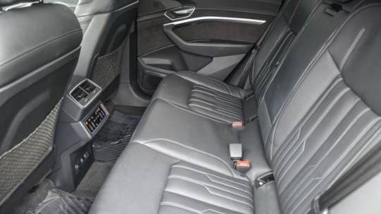 2019 Audi e-tron WA1VAAGE4KB008243