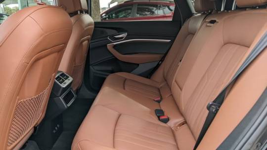 2019 Audi e-tron WA1LAAGE7KB024363