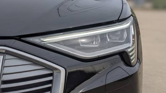 2019 Audi e-tron WA1LAAGE7KB024363