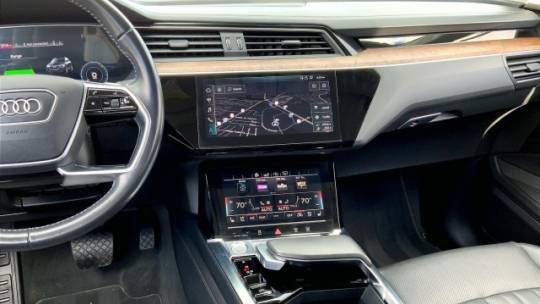 2019 Audi e-tron WA1LAAGE7KB016196