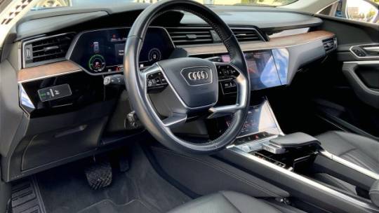 2019 Audi e-tron WA1LAAGE7KB016196