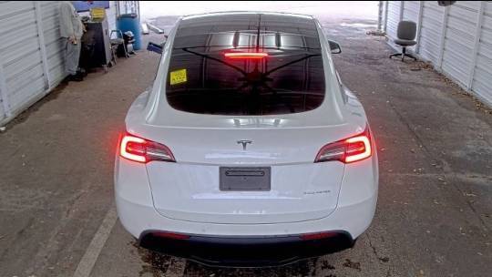 2021 Tesla Model Y 5YJYGDEE7MF063436