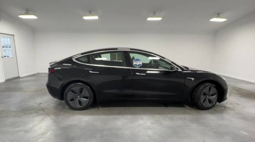 2018 Tesla Model 3 5YJ3E1EA1JF010111