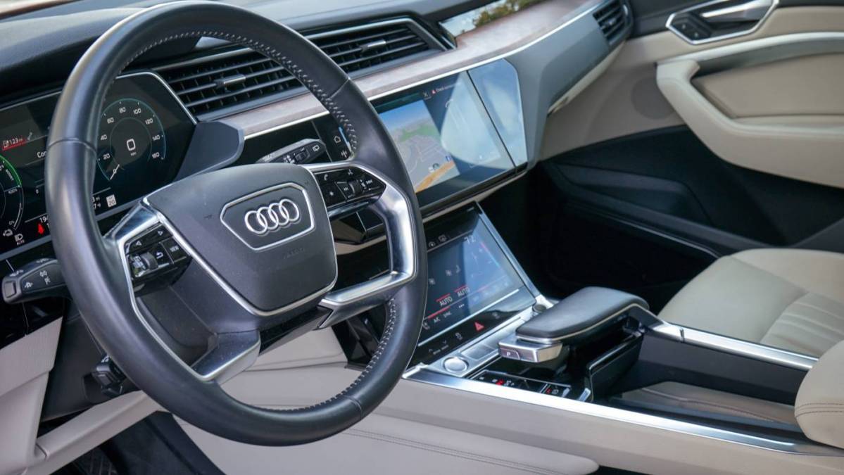 2019 Audi e-tron WA1LAAGE8KB011699