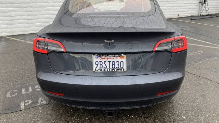 2018 Tesla Model 3 5YJ3E1EA8JF021672
