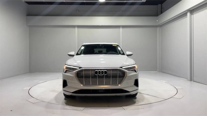 2019 Audi e-tron WA1VAAGE8KB010156