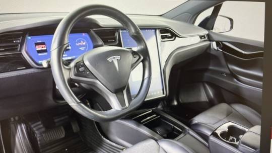 2018 Tesla Model X 5YJXCDE21JF121002