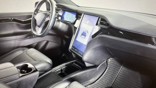 2018 Tesla Model X 5YJXCDE21JF121002