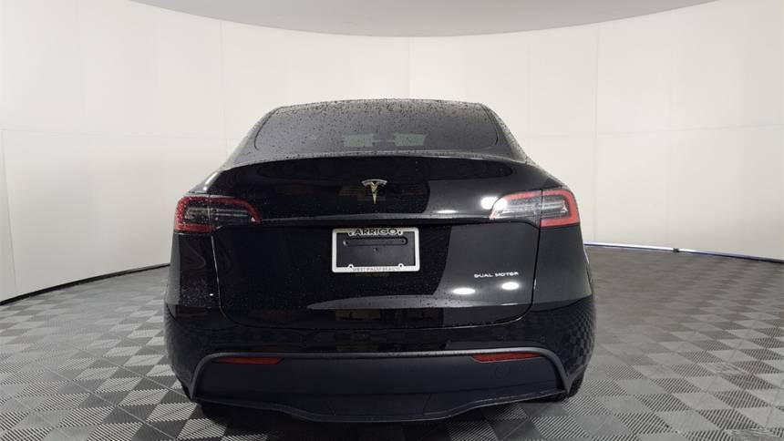 2021 Tesla Model Y 5YJYGDEE3MF174324