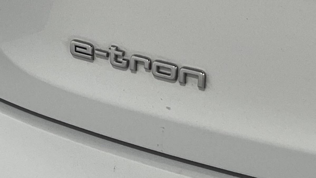 2019 Audi e-tron WA1VABGE8KB013564