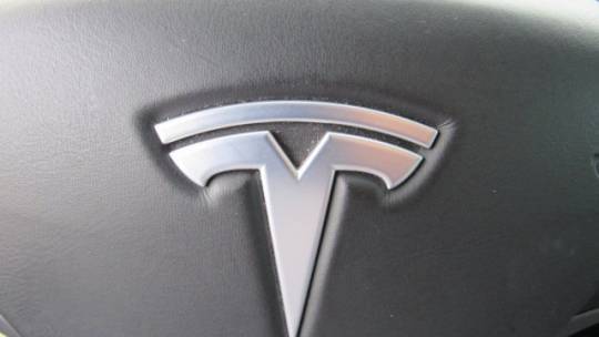 2018 Tesla Model X 5YJXCAE29JF137804