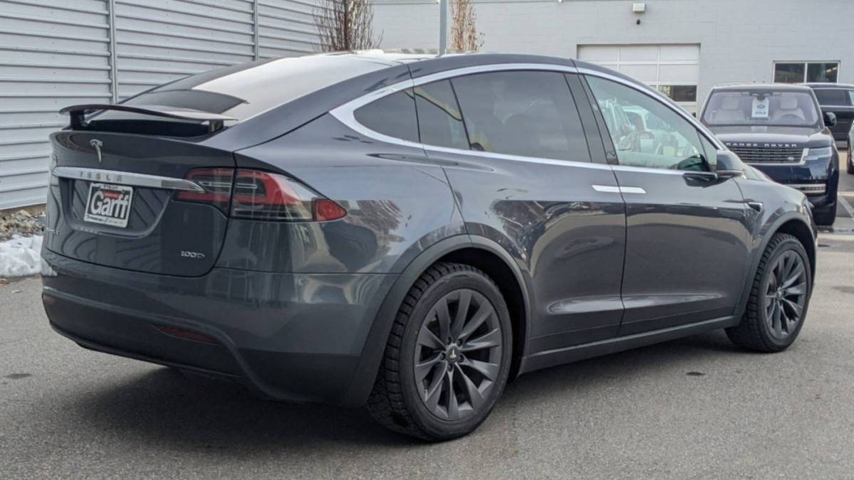 2018 Tesla Model X 5YJXCBE26JF090365