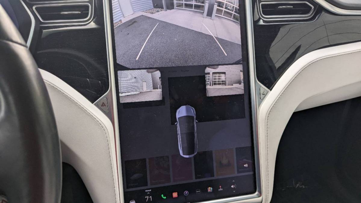 2018 Tesla Model X 5YJXCBE26JF090365