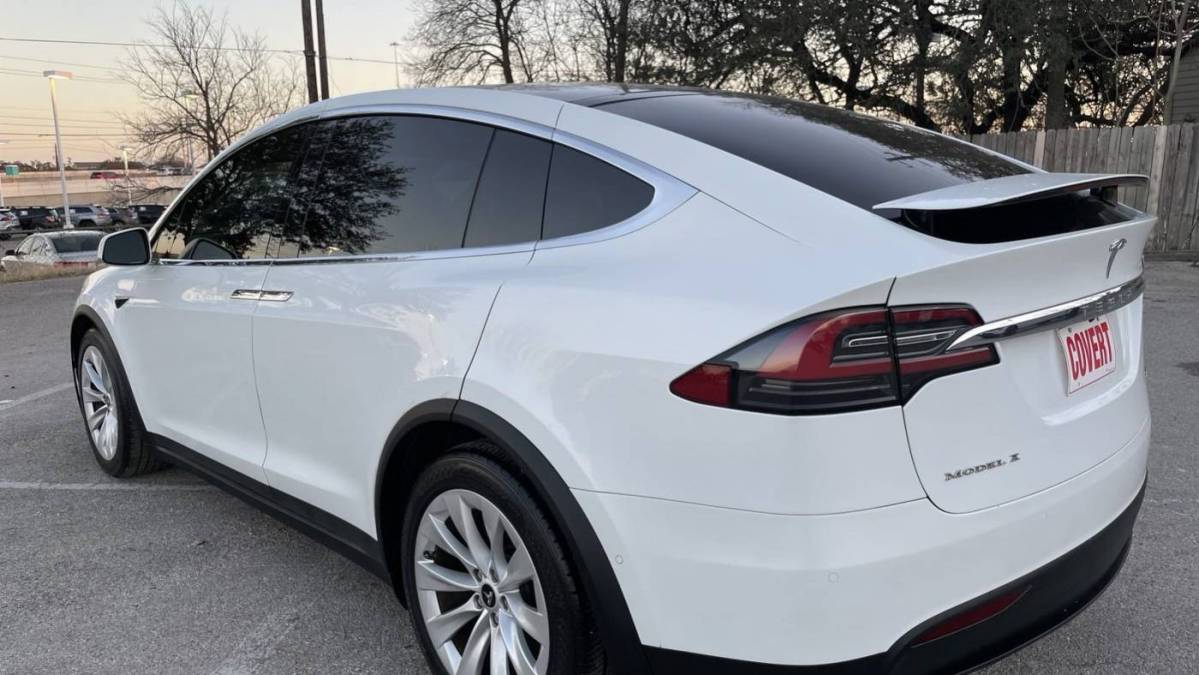 2018 Tesla Model X 5YJXCDE24JF088853