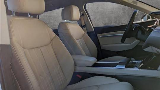 2019 Audi e-tron WA1VABGE4KB021371