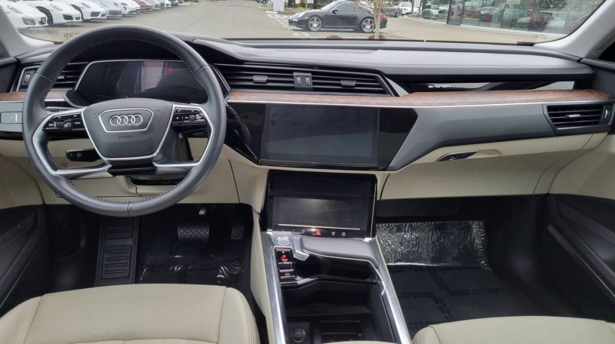 2019 Audi e-tron WA1LAAGE4KB010310
