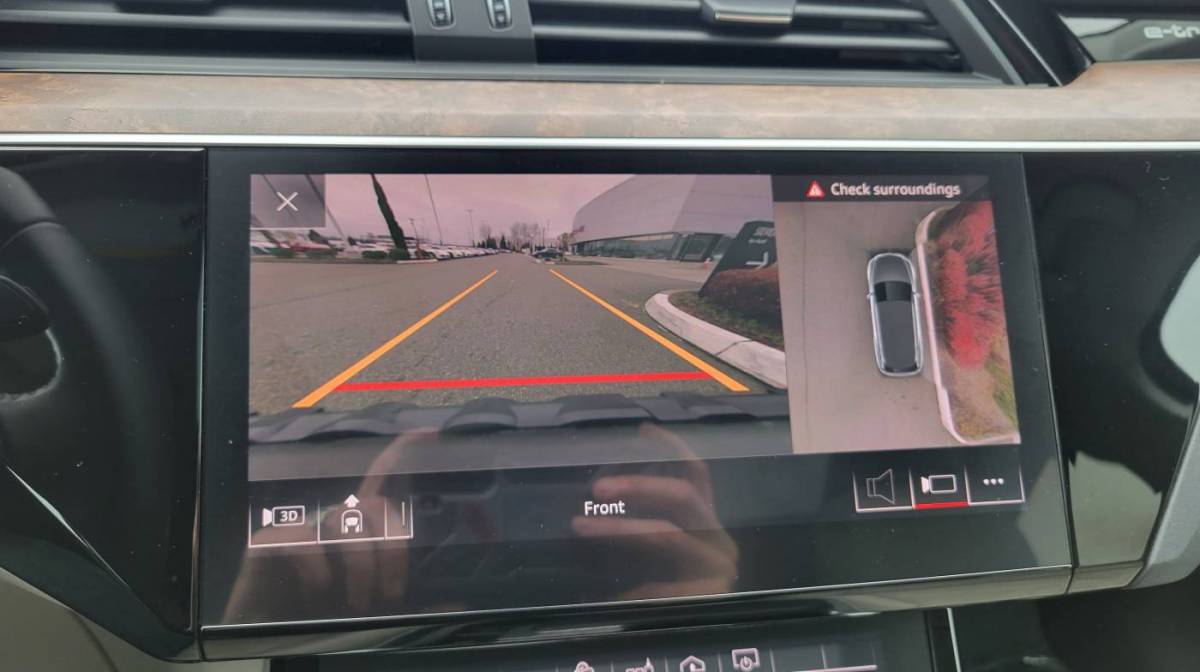 2019 Audi e-tron WA1LAAGE4KB010310