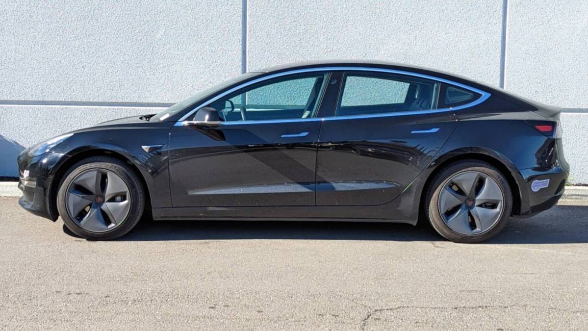 2018 Tesla Model 3 5YJ3E1EA5JF136441