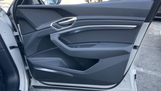 2021 Audi e-tron WA1LAAGE6MB002275