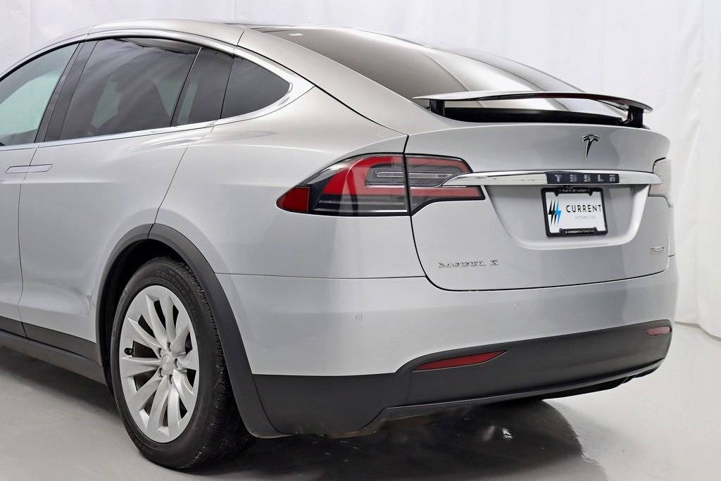 2018 Tesla Model X 5YJXCAE49JF130210