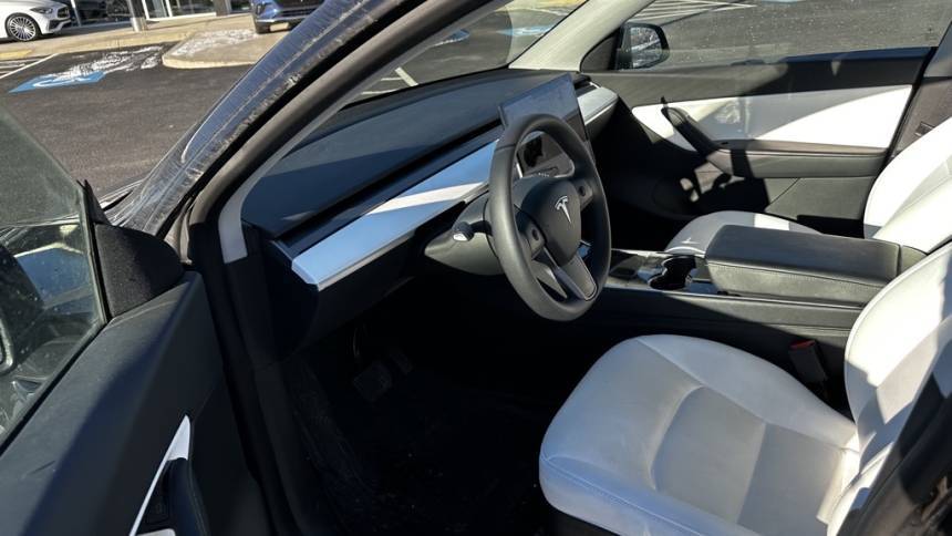 2020 Tesla Model Y 5YJYGDEE7LF057019