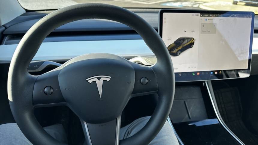 2020 Tesla Model Y 5YJYGDEE7LF057019