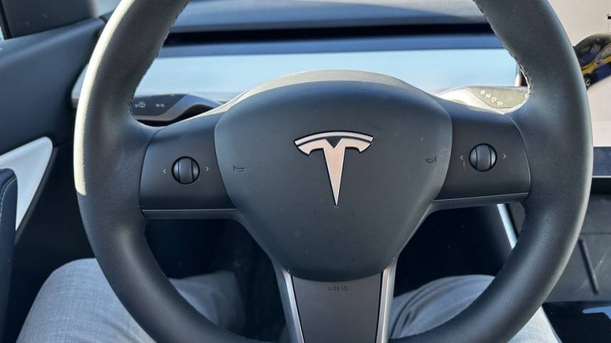 2020 Tesla Model Y 5YJYGDEE7LF057019