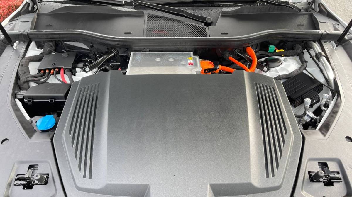 2019 Audi e-tron WA1LAAGE2KB024447