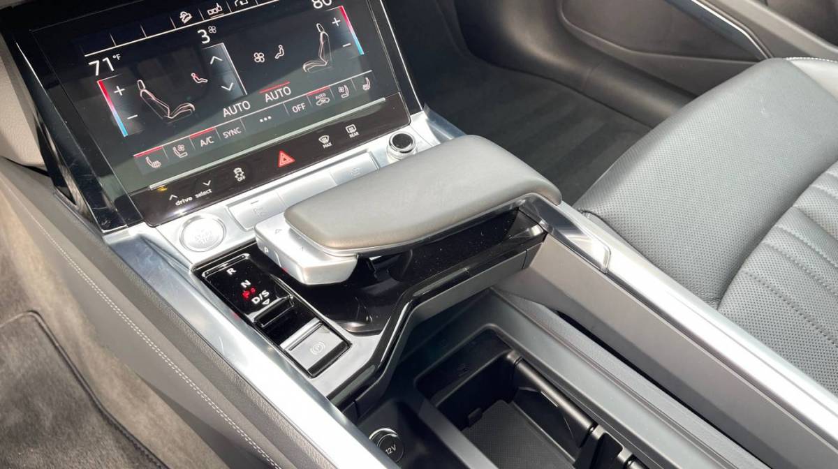 2019 Audi e-tron WA1LAAGE2KB024447
