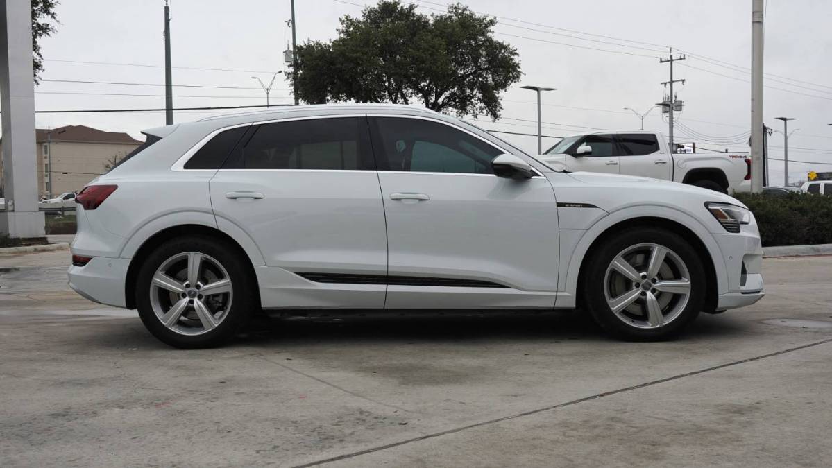 2019 Audi e-tron WA1LAAGE4KB024885