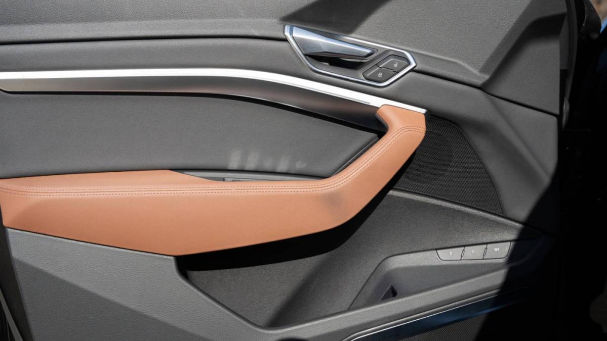 2019 Audi e-tron WA1LAAGE4KB024336