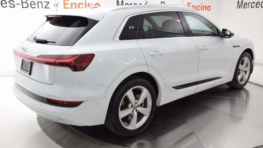 2019 Audi e-tron WA1LAAGE0KB024107